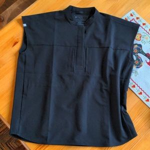 FIGS oversized scrub top black, size Small
